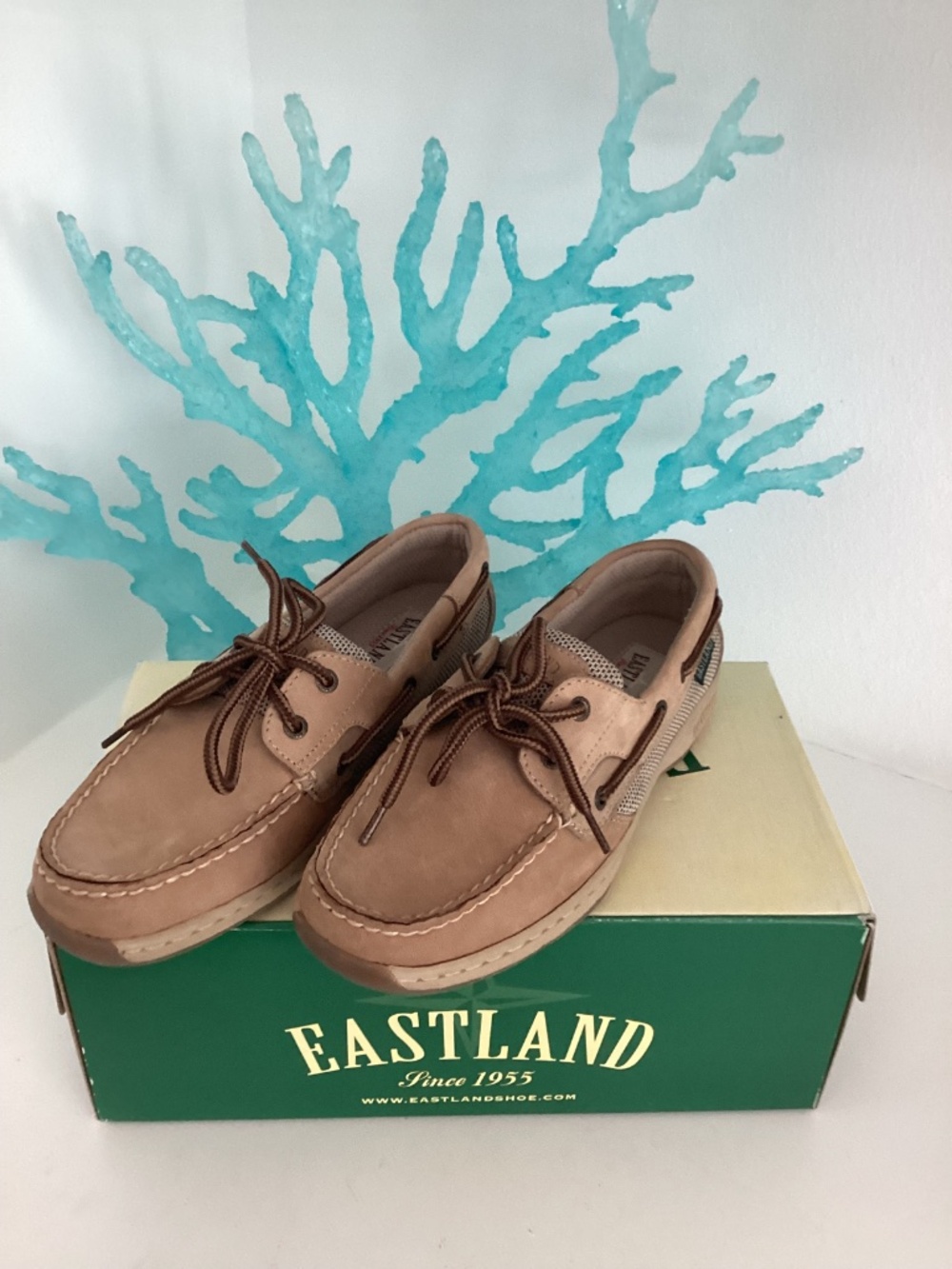 Eastland Women's Leather Sunrise Slip-On Boat Shoes Color: Tan Sz 7 - Picture 4 of 8